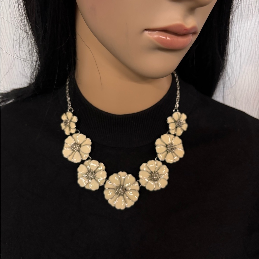 Cream and Silver Floral Necklace with Dimensional Design